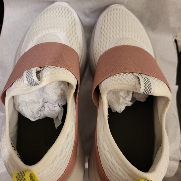 Shoes - Picture 2 of 3